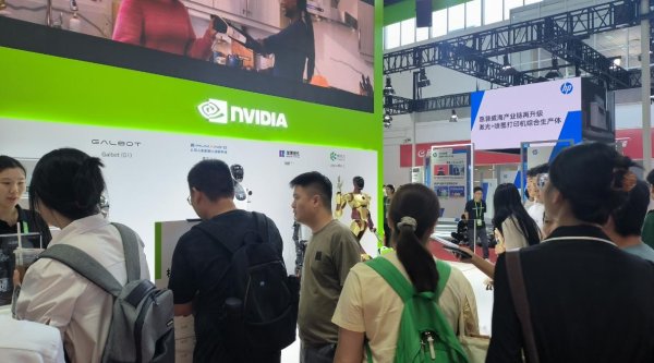 天津配资大本营 黄仁勋对话王坚：开源不仅仅是开放研究，还要开放工程