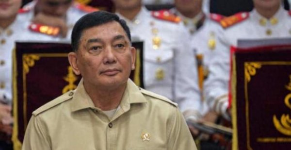 尚融 马克龙被坑惨了，印尼弃购法国阵风战机，首次转向中国歼-10C